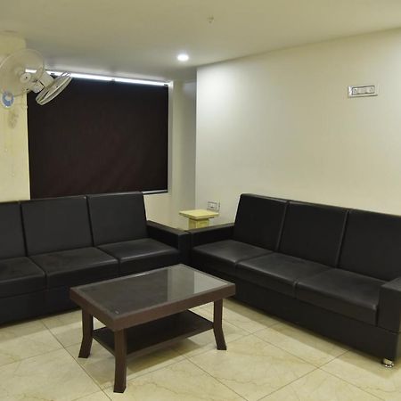 Hotel Savera Inn Morbi Екстер'єр фото
