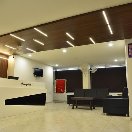 Hotel Savera Inn Morbi Екстер'єр фото