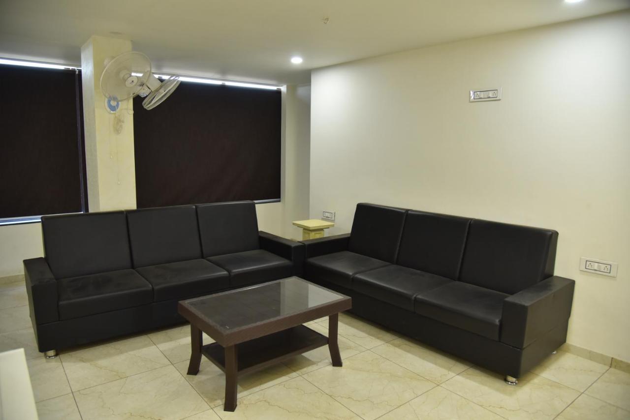 Hotel Savera Inn Morbi Екстер'єр фото