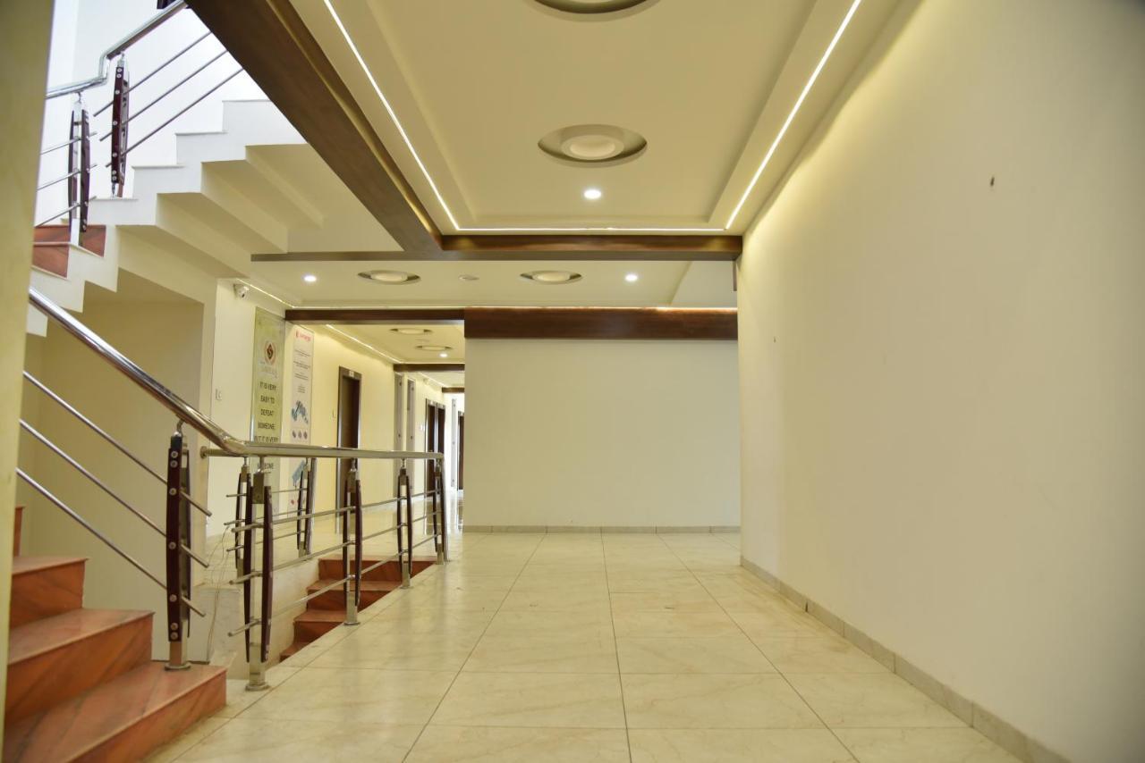 Hotel Savera Inn Morbi Екстер'єр фото