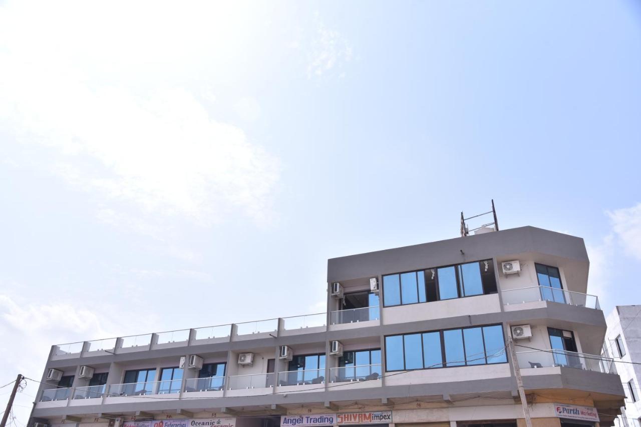 Hotel Savera Inn Morbi Екстер'єр фото