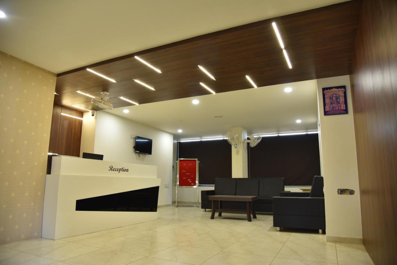 Hotel Savera Inn Morbi Екстер'єр фото