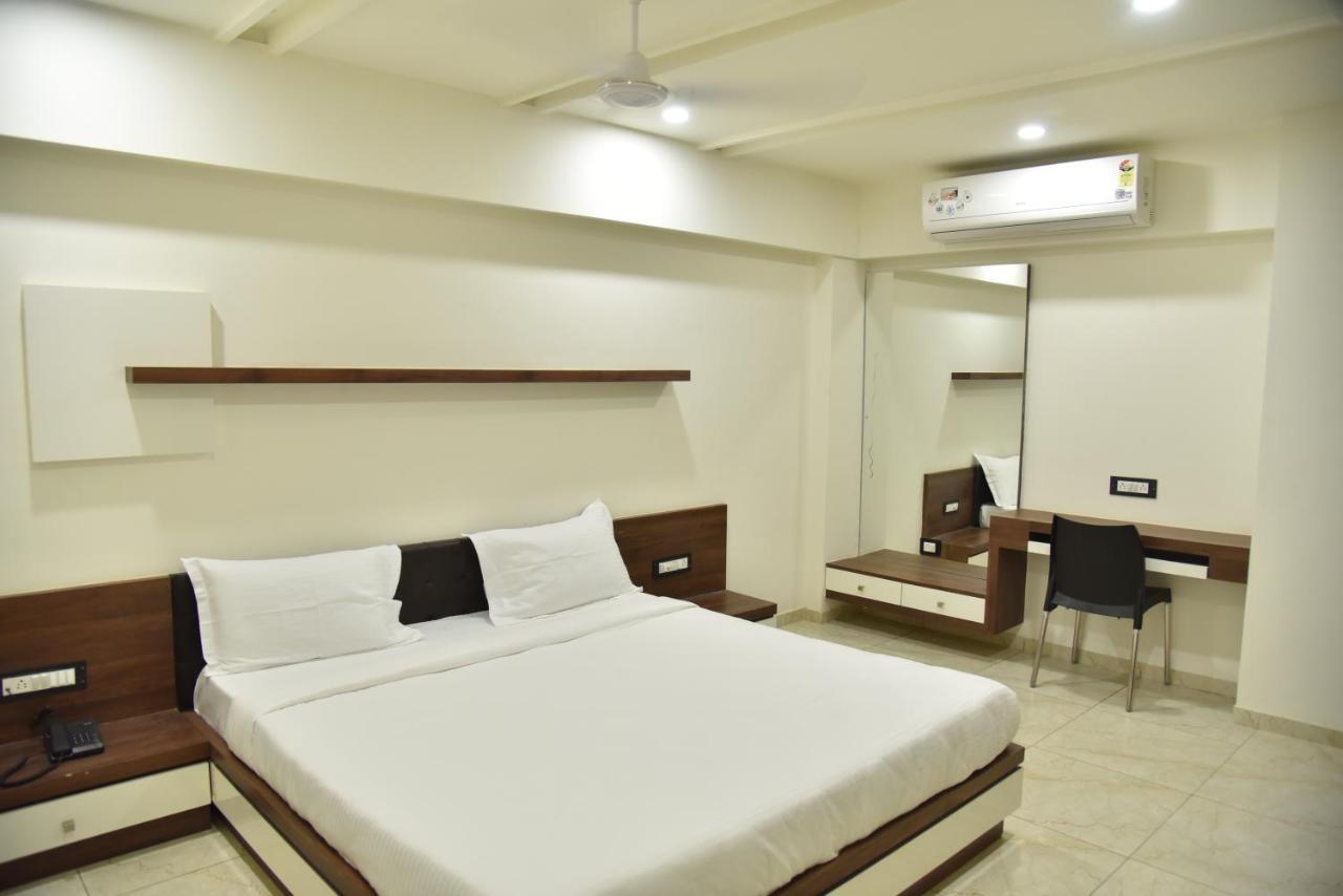 Hotel Savera Inn Morbi Екстер'єр фото
