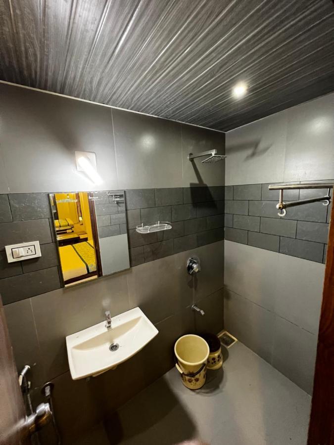 Hotel Savera Inn Morbi Екстер'єр фото