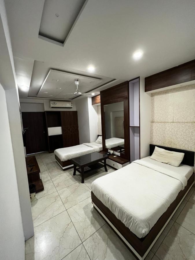 Hotel Savera Inn Morbi Екстер'єр фото