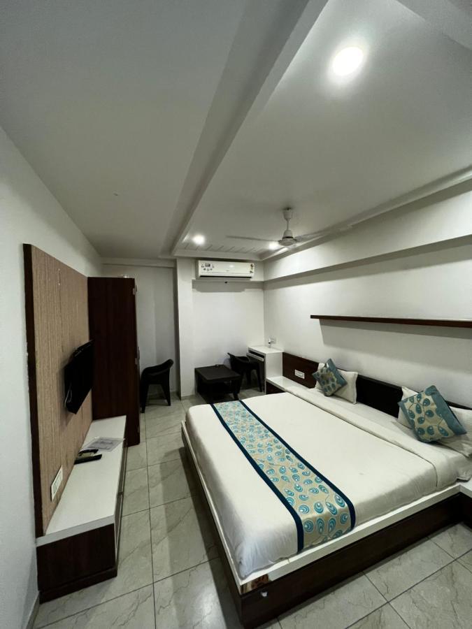 Hotel Savera Inn Morbi Екстер'єр фото