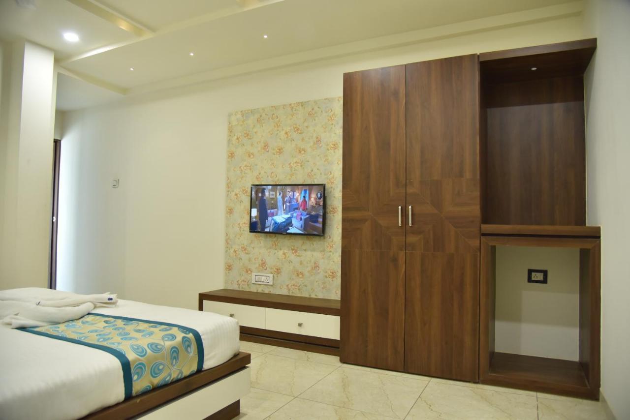 Hotel Savera Inn Morbi Екстер'єр фото