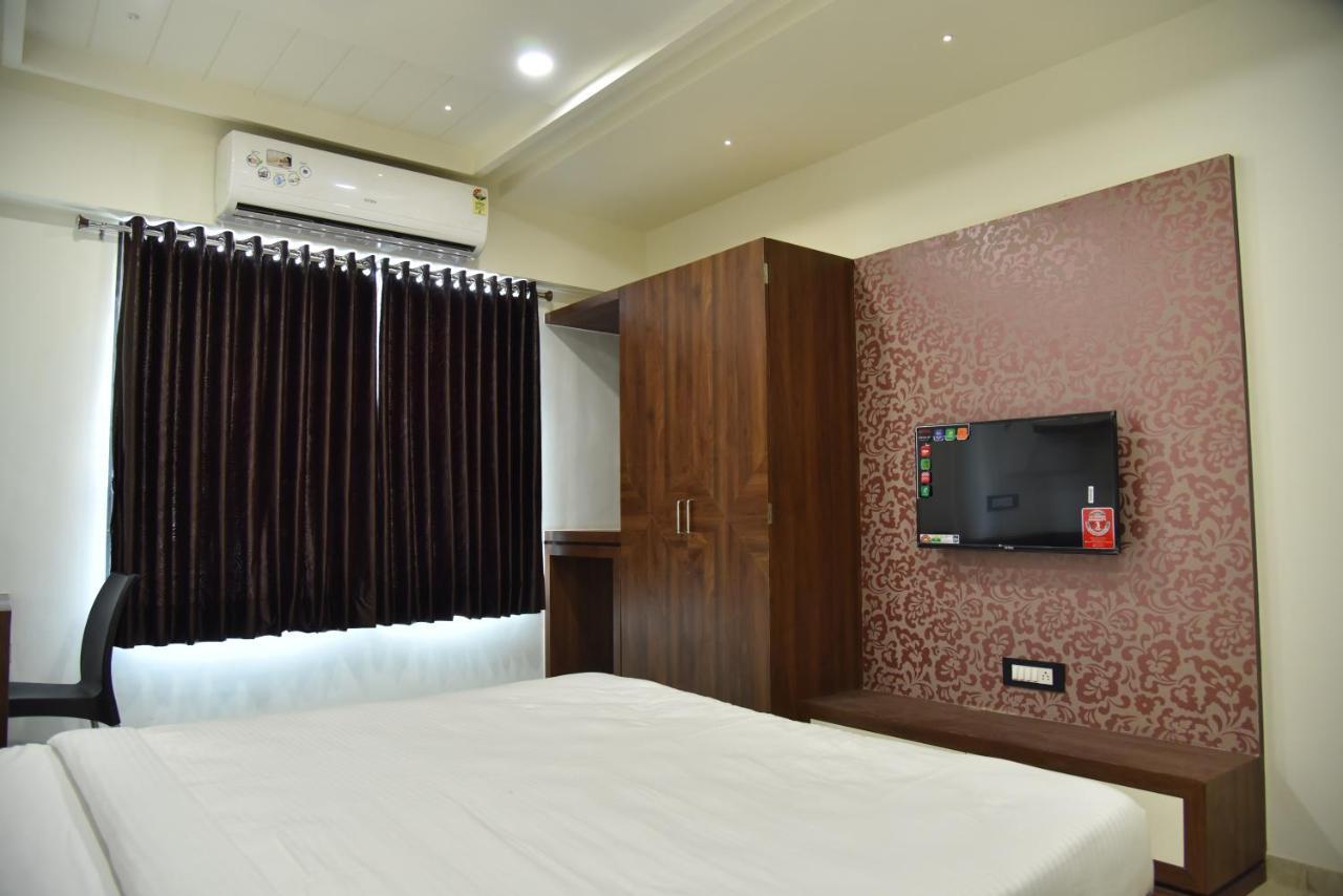 Hotel Savera Inn Morbi Екстер'єр фото