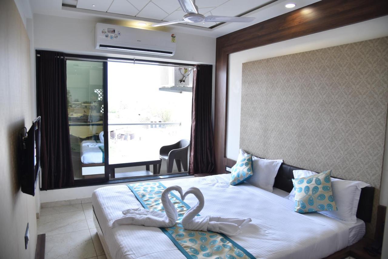 Hotel Savera Inn Morbi Екстер'єр фото