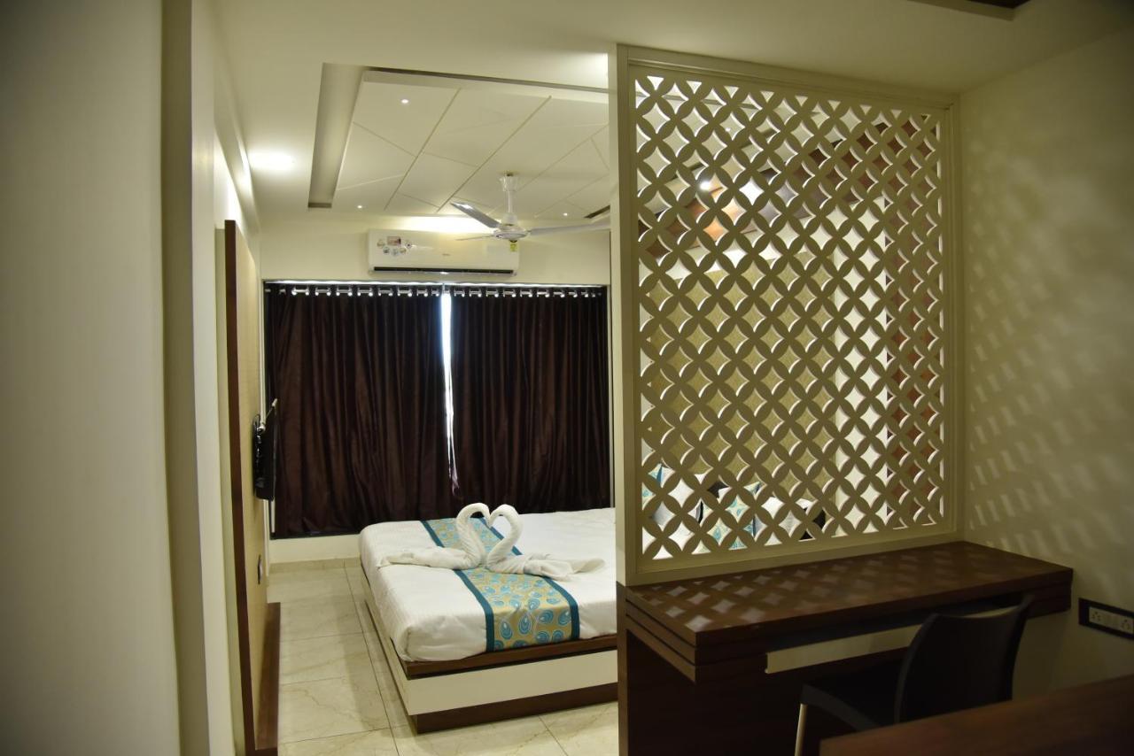 Hotel Savera Inn Morbi Екстер'єр фото
