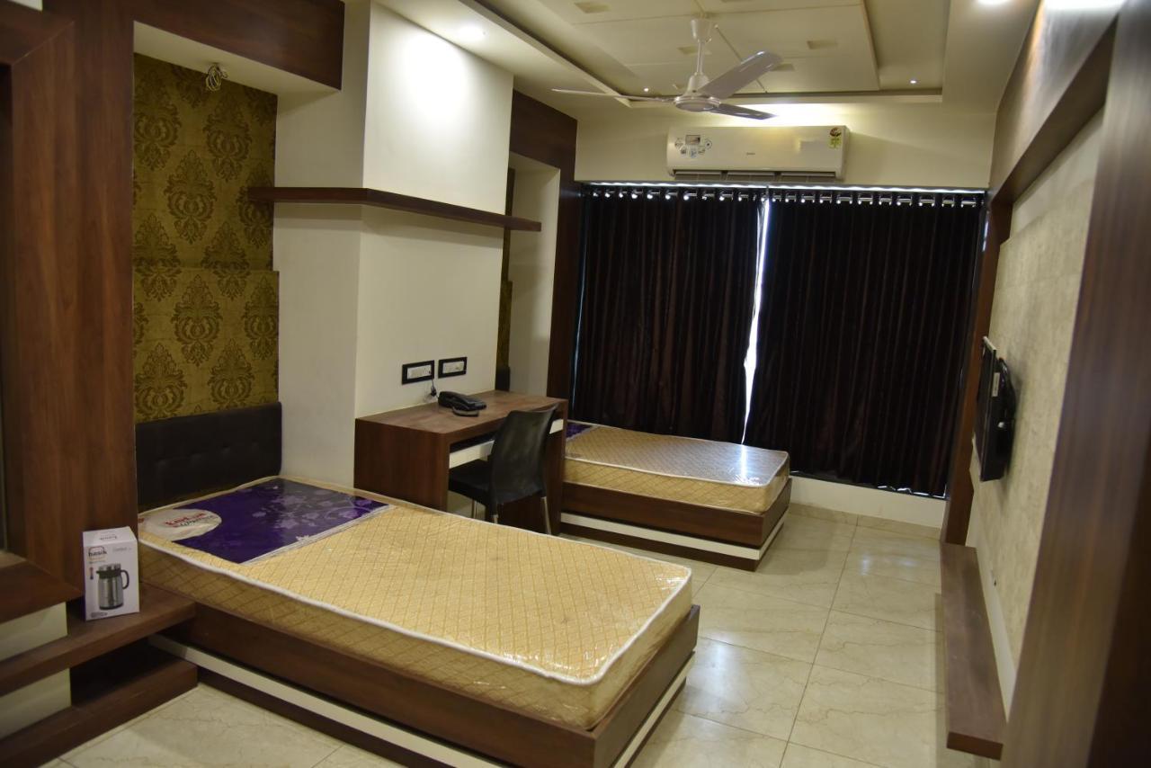Hotel Savera Inn Morbi Екстер'єр фото
